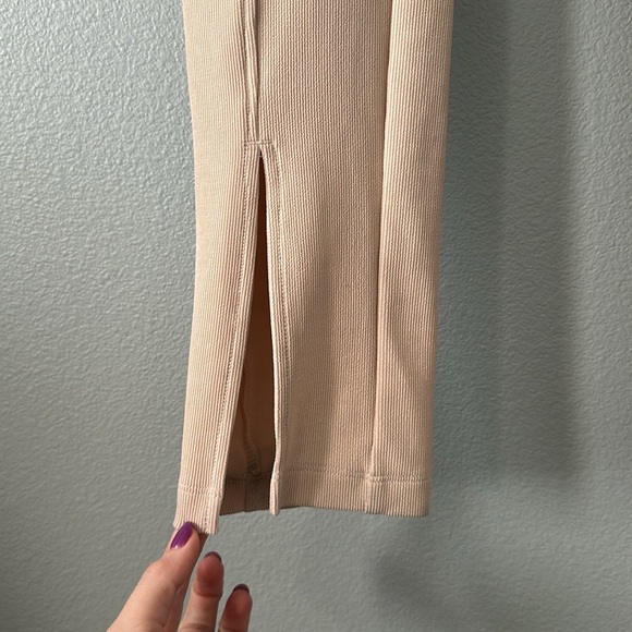 H&M micro pleated cream neutral front ankle slit legging pants! - Picture 5 of 12